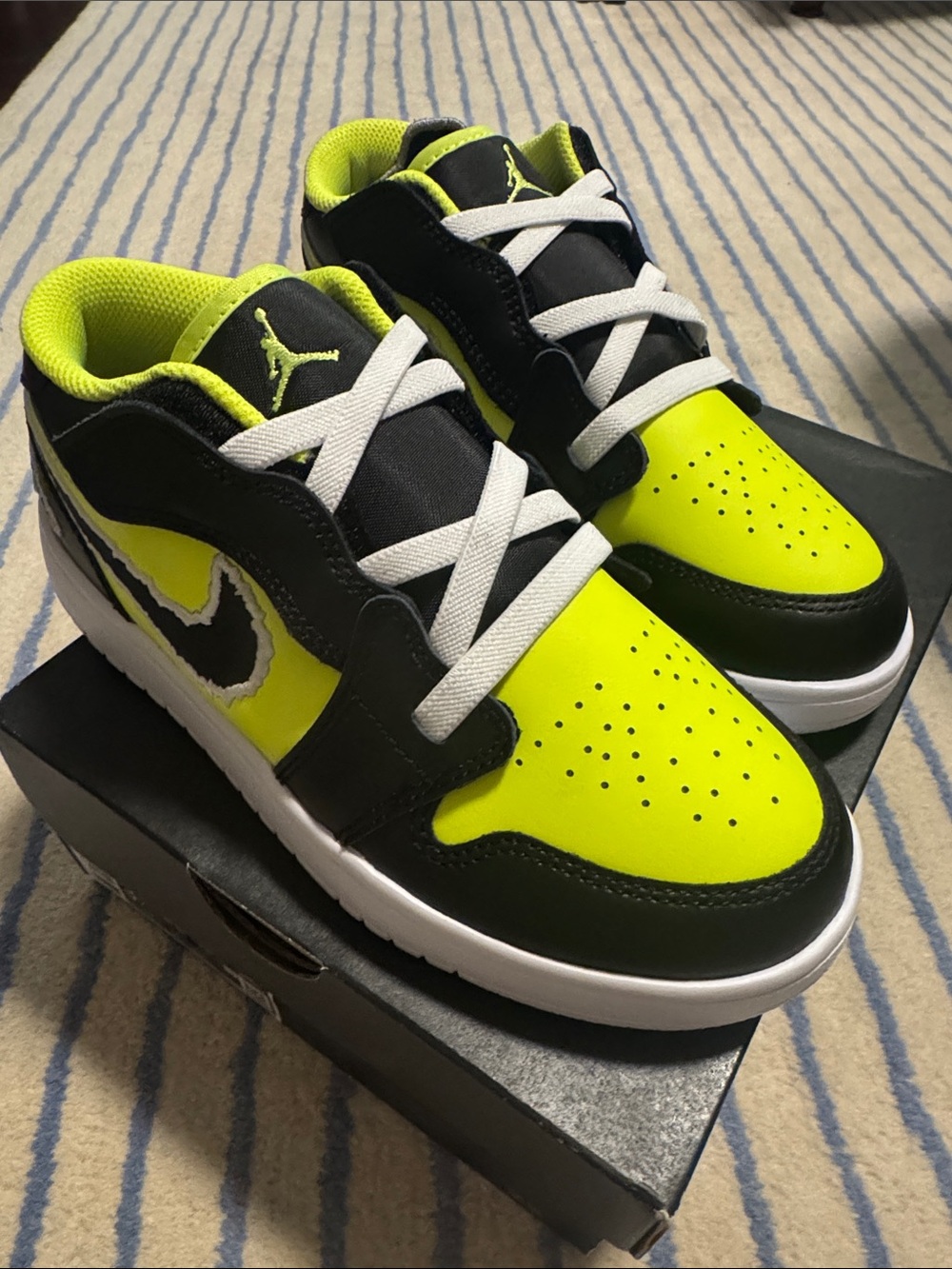 NIB Kids' Nike Jordans Low-Top Sneakers in Neon Yellow and Black Size 3